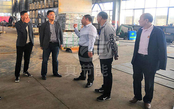 用戶到電鍍污泥干燥機(jī)廠家進(jìn)行參觀、考察